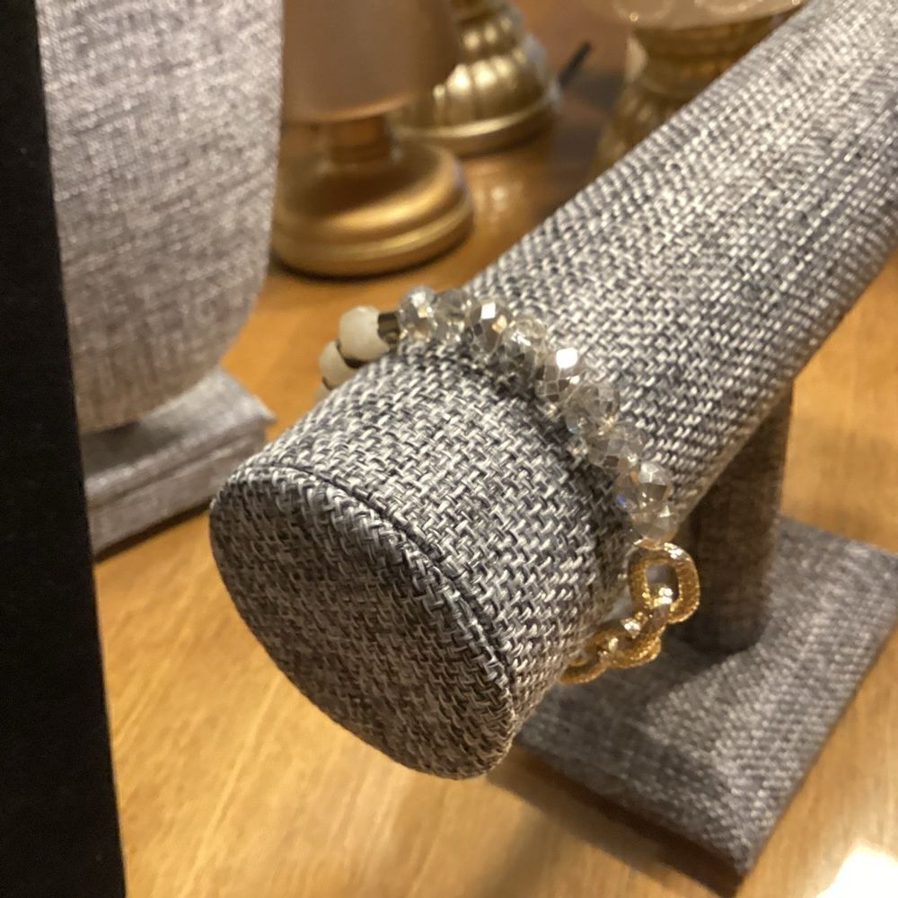 Another Great Set of 2 Stretchable Bracelets. - Picture 9 of 12